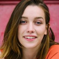 Victoria-Pedretti-Height
