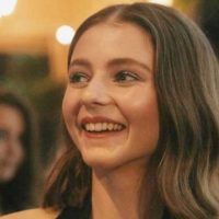 thomasin-mckenzie-height