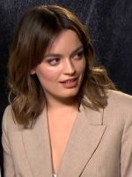 Emma Mackey Height Weight Body Stats Age Family Facts