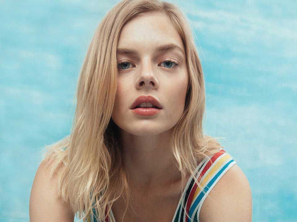 Weaving age samara Samara Weaving