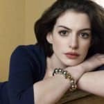 anne-hathaway-height-Weight