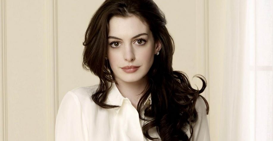 Anne-Hathaway-Height-Weight