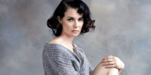 Mia Kirshner Height Weight Body Stats Age Family Facts