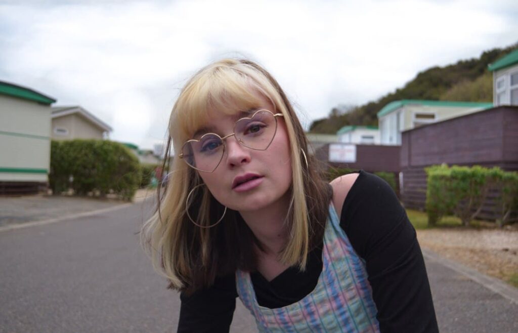 Lola-Petticrew-Dating