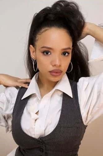 Sisi-Stringer-Height-Weight