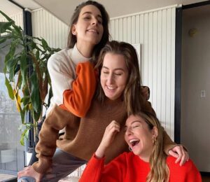 Alana Haim Height Weight Body Stats Age Family Facts