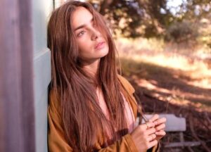 Lily Collins Height Weight Body Stats Age Family Facts