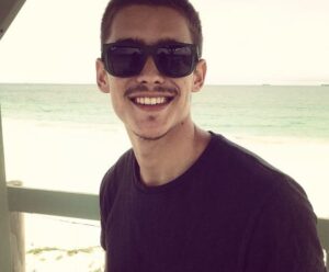 Brenton Thwaites Height Weight Body Stats Age Family Facts