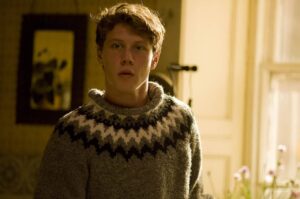 George MacKay Height Weight Body Stats Age Family Facts