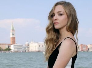 Amanda Seyfried Height Weight Body Stats Age Family Facts