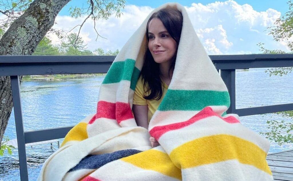 Emily-Hampshire-Height