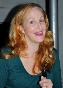 Katie Finneran Height Weight Body Stats Age Family Facts