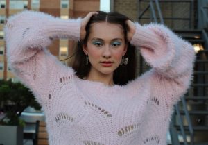 Lola Tung Height Weight Body Stats Age Family Facts