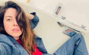 Aubrey Plaza Height Weight Body Stats Age Family Facts