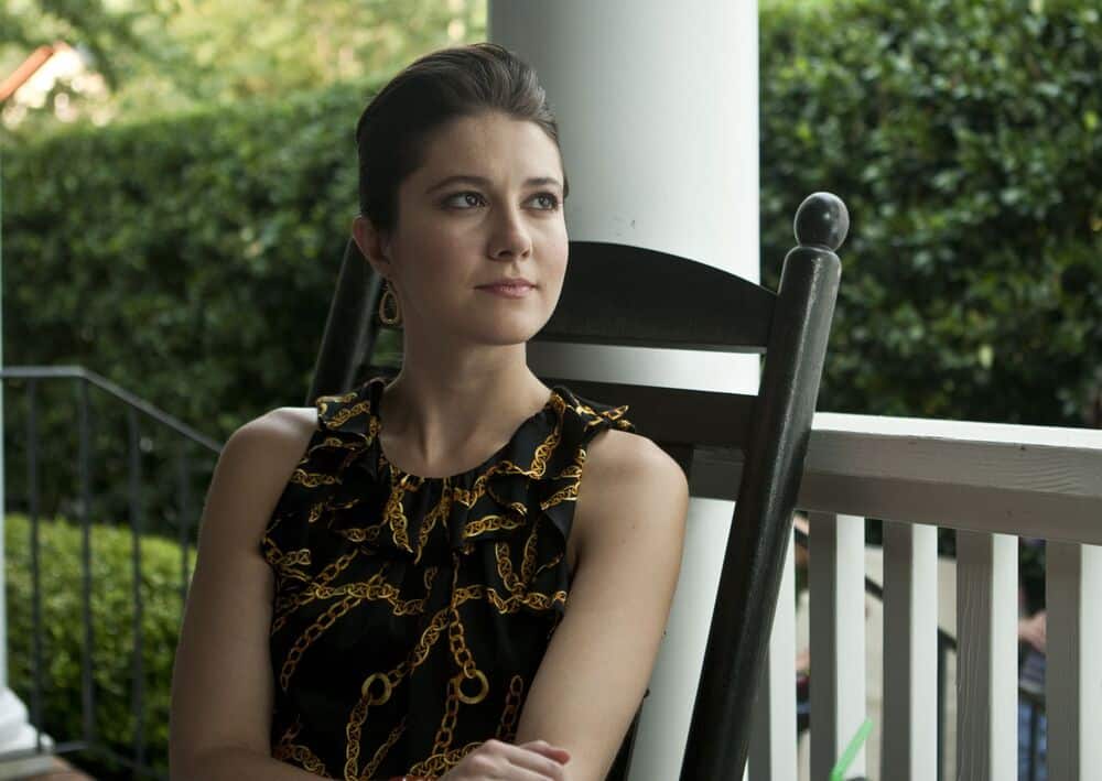 Mary-Elizabeth-Winstead-as-Holly-Keely