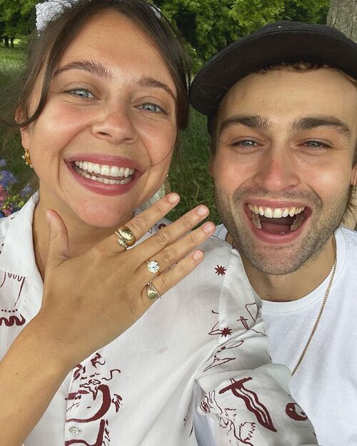 Bel-Powley-And-Douglas-Booth