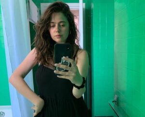 Molly Gordon Height Weight Body Stats Biography Facts
