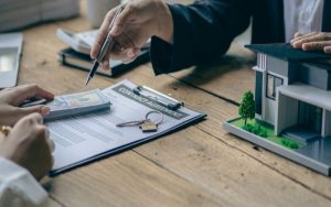 How to Choose the Right Property Lawyer for Your Needs