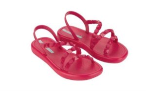 Women’s Thongs: Reasons it is the Best Beach Footwear and Tips to Choose the Perfect One