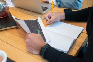 The Definitive Guide to Choosing the Perfect Merchant of Record for Your Business