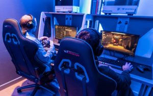 Building Your Dream Team: A Guide to Competitive Online Gaming