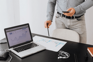 The Decline of Traditional Asset Managers: Can Active Funds Compete with AI-Driven Strategies?