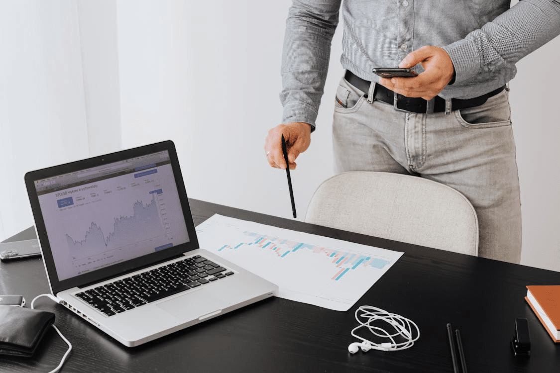 Funds Compete with AI-Driven Strategies