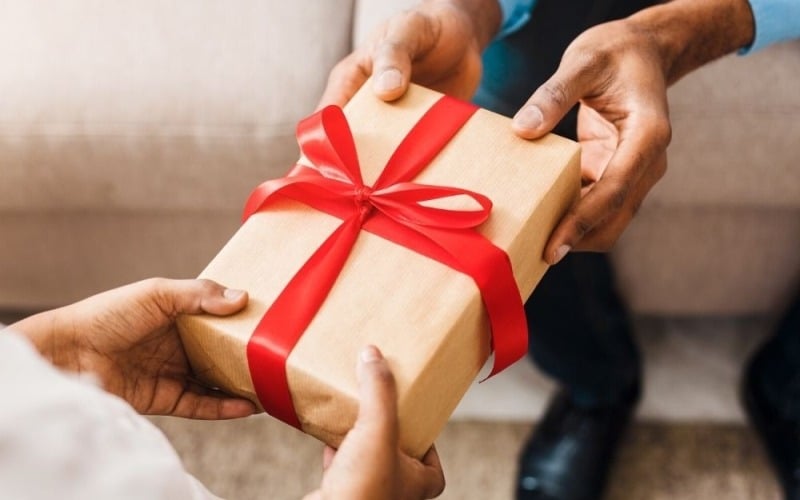 How to Choose the Perfect Online Gift for Different People