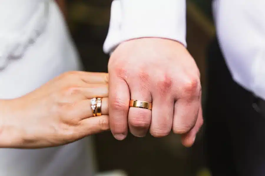 How to Choose Wedding Rings That Match – Without Being Identical