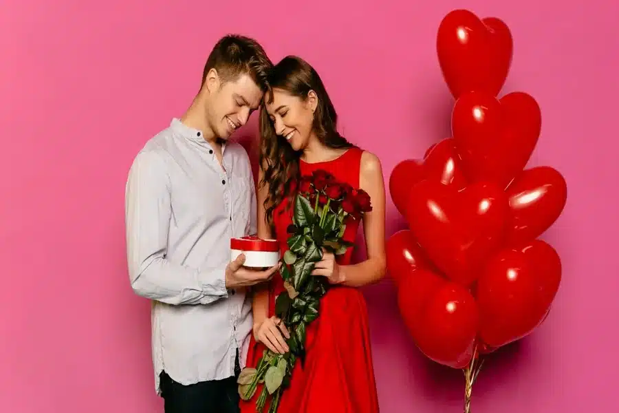 Top 10 Celebrity-inspired Couples Gifts To Elevate Your Relationship In 2025