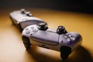 Designing Digital Game Environments: Lessons from Gaming UI