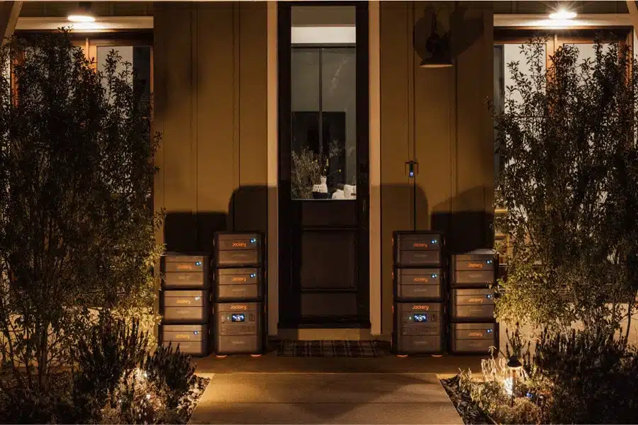 How Portable Power Stations Help Families During Canadian Thunderstorms